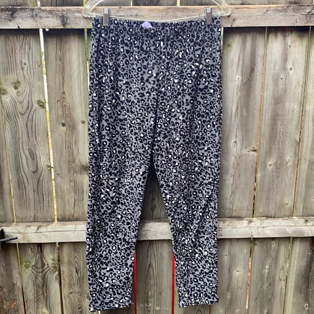 Secret Treasures leopard print pj bottom sz. S